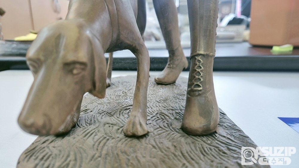 브론즈: 동제품 그레이하운드 와 영국신사