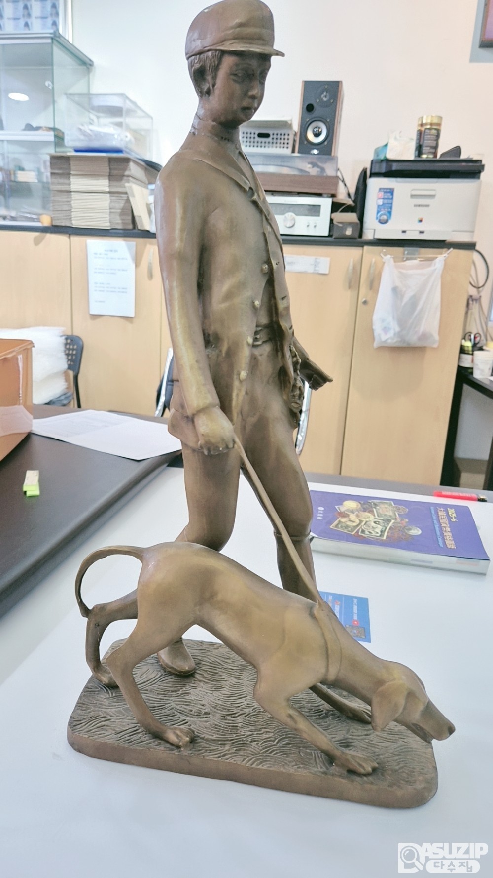 브론즈: 동제품 그레이하운드 와 영국신사