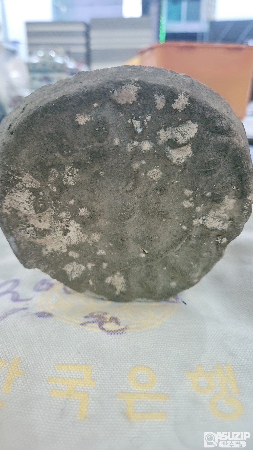 수막새(와당) 오래된 연대를 가지고 있는 기와집의 와당입니다. 일괄