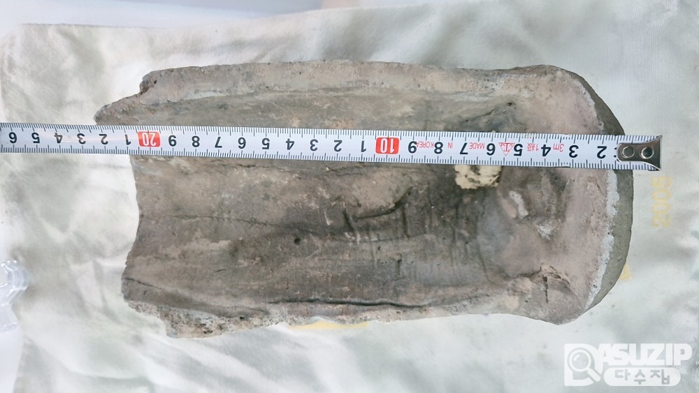 수막새(와당) 오래된 연대를 가지고 있는 기와집의 와당입니다. 일괄