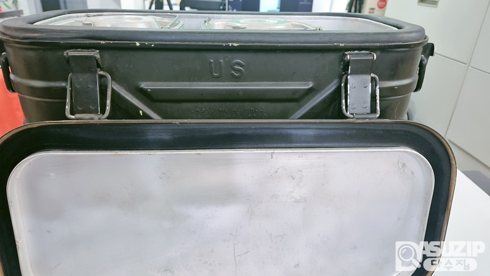 1950년대 생산되고 월남전에서 사용된 미군의 푸드컨테이너 (상태 A급)