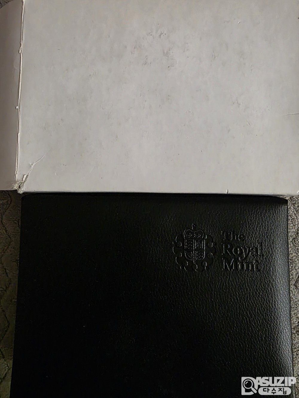 영국 왕립 조폐국(The Royal Mint)에서 발행한 2009년 영국 프루프 코인 세트(2009 United Kingdom Proof Coin Set) 로얄민트